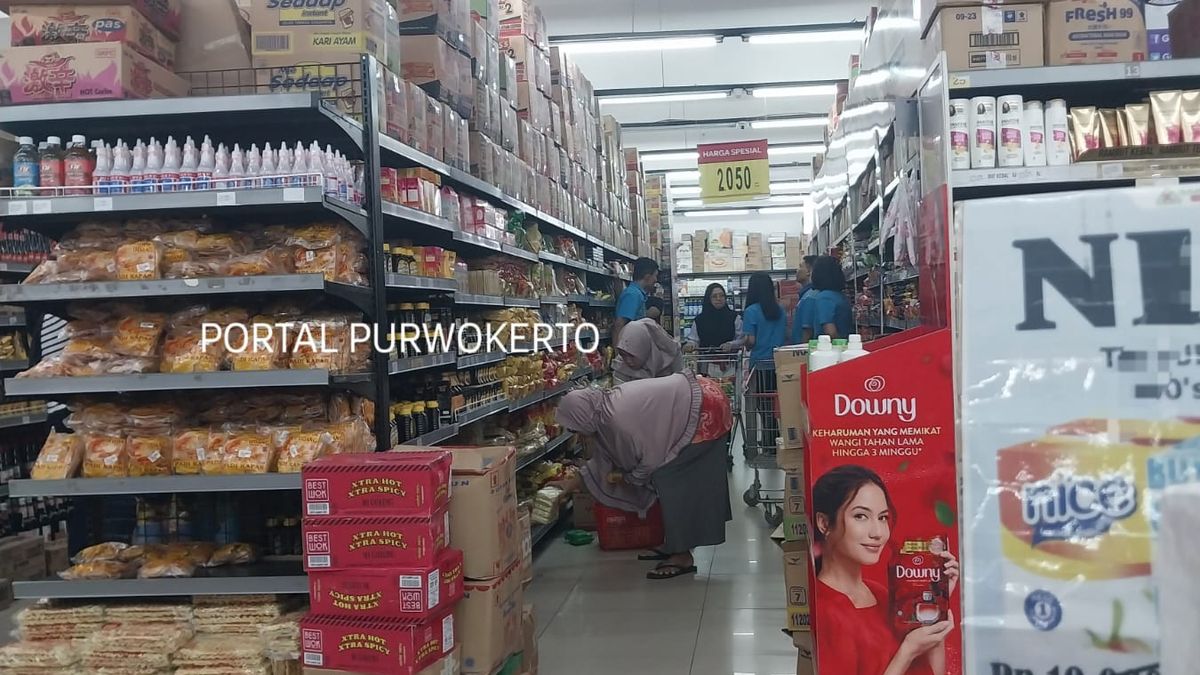 SEVI MART: Jantung Belanja Cilacap yang Tak Pernah Pernah Sepi